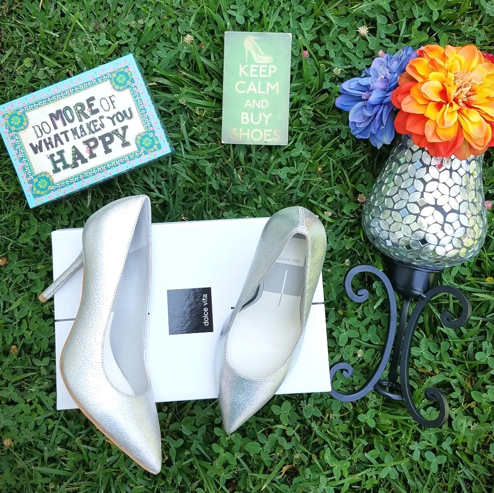 Gorgeous Dolce Vita Silver Pebbled Leather Heels - Picture 2 of 8